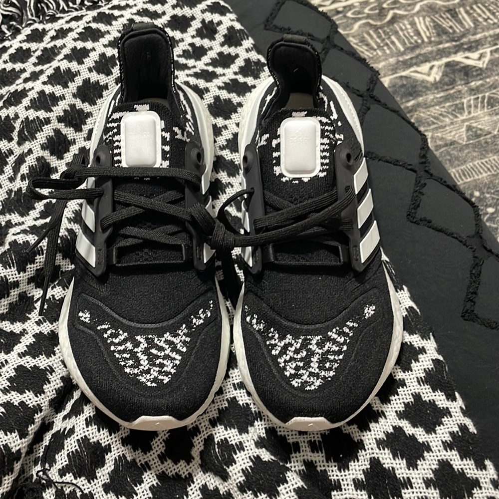 Brand New women’s ultra boost 22 shoes